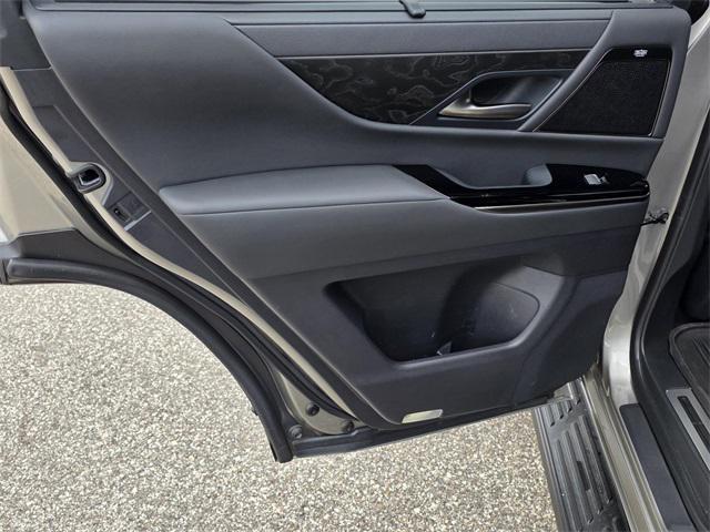 Photo of 2022 Atomic Silver Lexus LX 600
