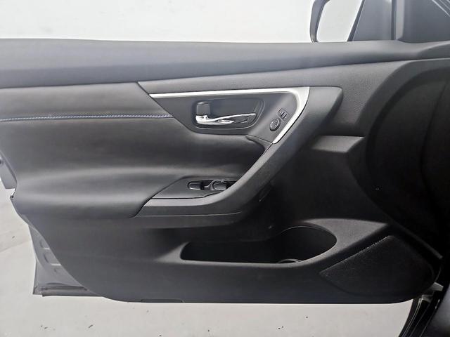 Photo of 2018 Gray Nissan Altima