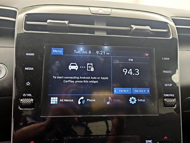 Photo of 2022 White Hyundai SANTA CRUZ