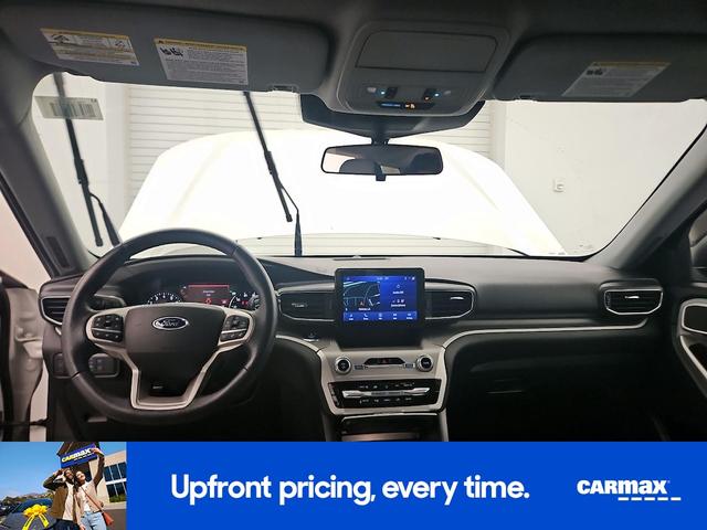 Photo of 2021 White Ford Explorer