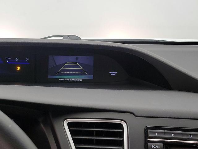 Photo of 2015 White Honda Civic