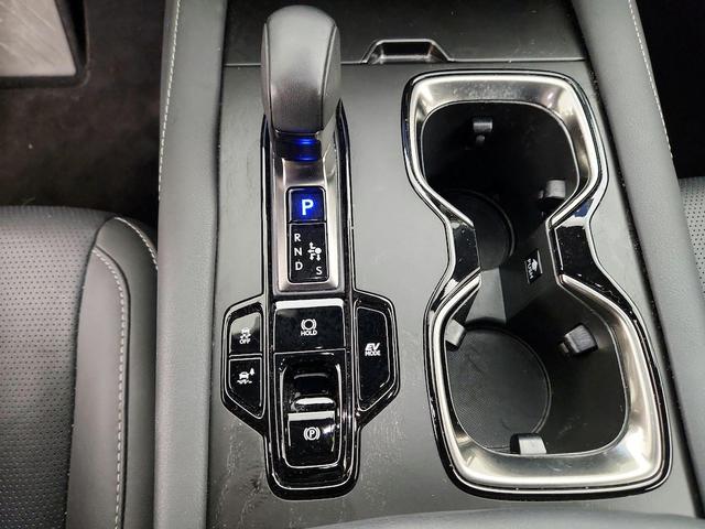 Photo of 2024 White Lexus RX 350h