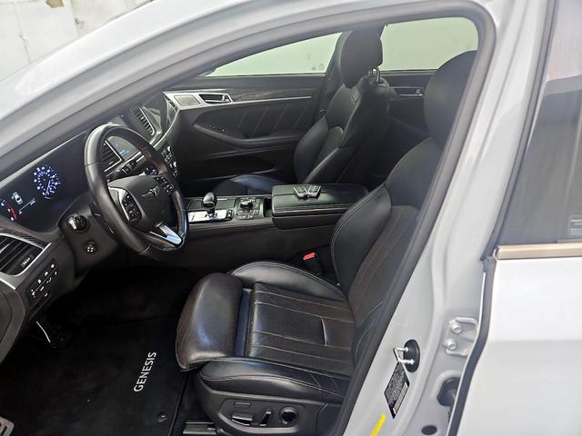 Photo of 2020 Gray Genesis G80