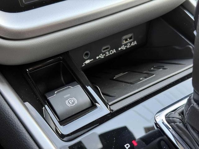 Photo of 2025 Crystal White Pearl Subaru Outback