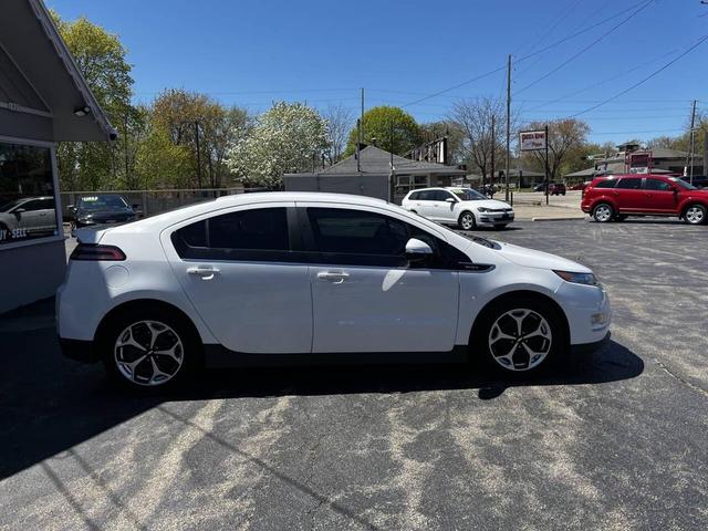 Photo of 2015 White Chevrolet Volt