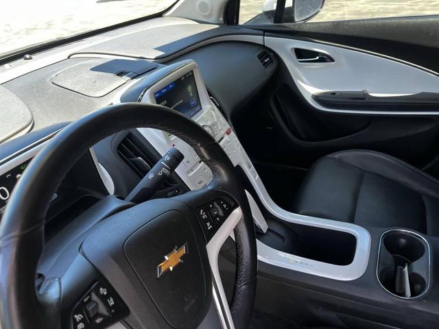 Photo of 2015 White Chevrolet Volt