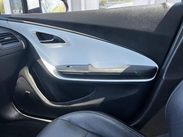 Photo of 2015 White Chevrolet Volt