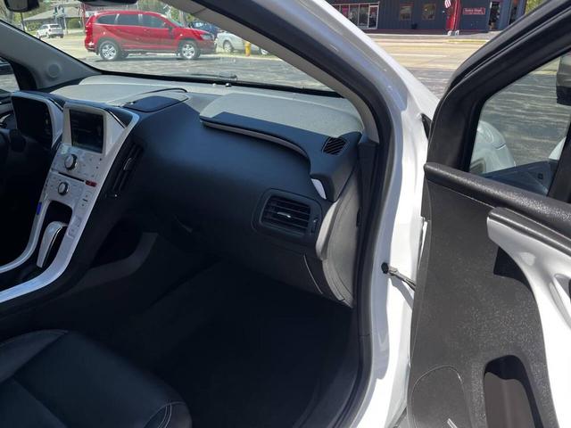 Photo of 2015 White Chevrolet Volt