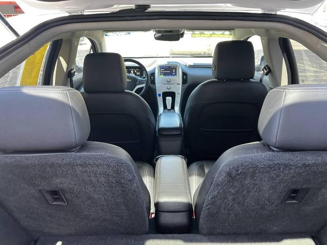 Photo of 2015 White Chevrolet Volt
