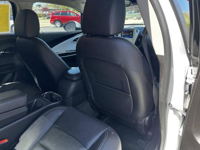 Photo of 2015 White Chevrolet Volt