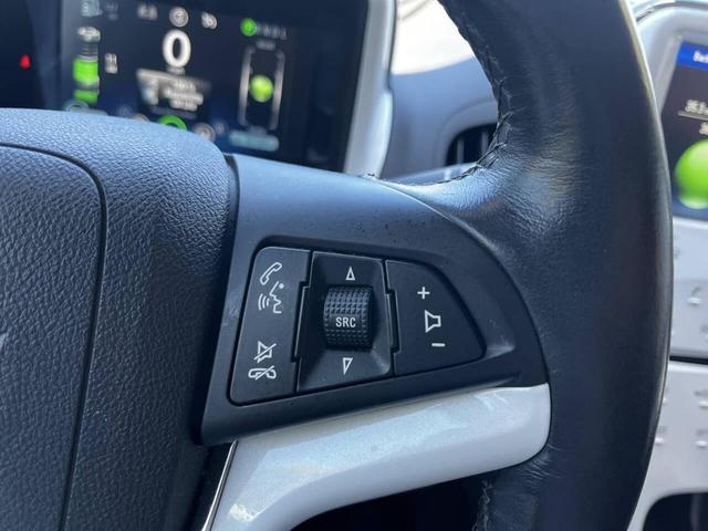 Photo of 2015 White Chevrolet Volt