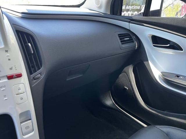 Photo of 2015 White Chevrolet Volt