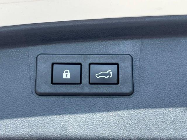 Photo of 2021 Crystal White Pearl Subaru Outback