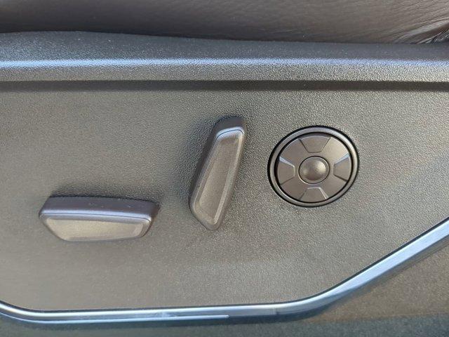 Photo of 2025 White Metallic Ford F-250