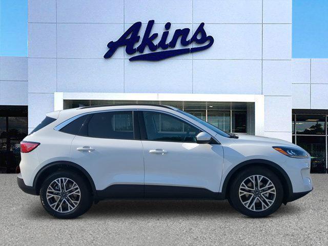 Photo of 2020 Oxford White Ford Escape