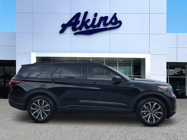 Photo of 2023 Agate Black Metallic Ford Explorer