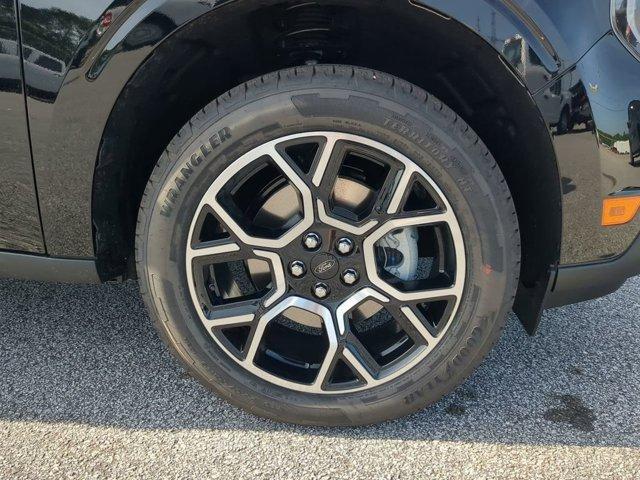 Photo of 2025 Shadow Black Ford Maverick
