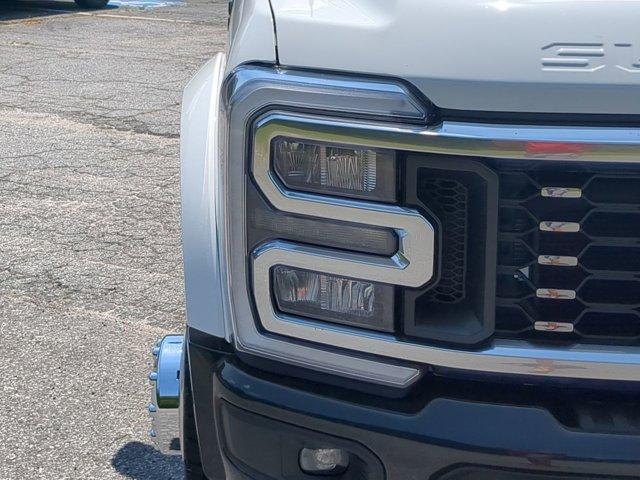 Photo of 2025 Oxford White Ford F-450