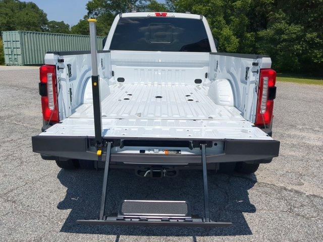 Photo of 2025 Oxford White Ford F-450