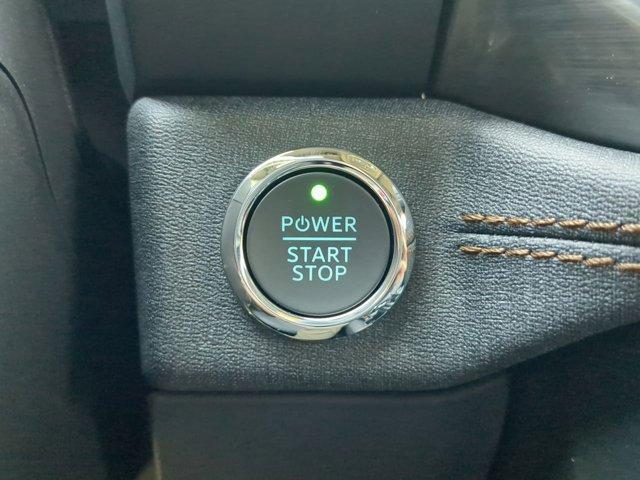 Photo of 2025 Star White Ford F-150 Lightning