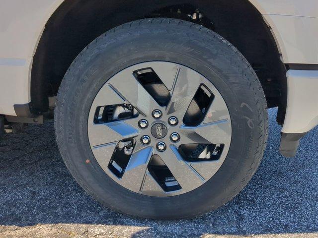 Photo of 2025 Star White Ford F-150 Lightning