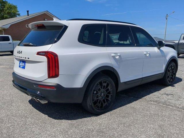 Photo of 2022 Glacial White Pearl Kia Telluride