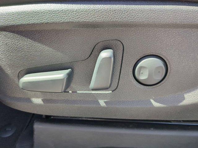 Photo of 2022 Glacial White Pearl Kia Telluride