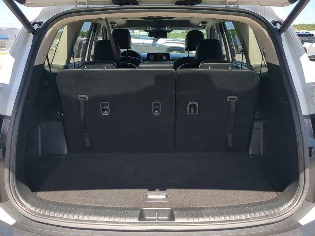 Photo of 2022 Glacial White Pearl Kia Telluride