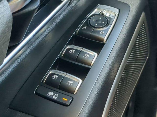 Photo of 2022 Glacial White Pearl Kia Telluride