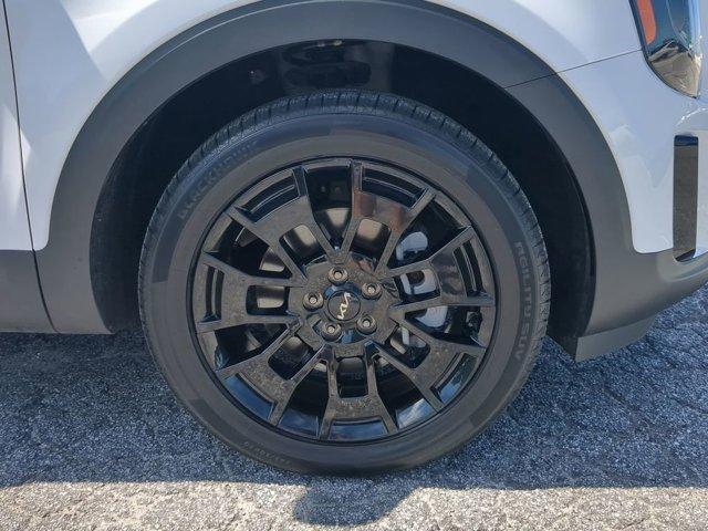Photo of 2022 Glacial White Pearl Kia Telluride