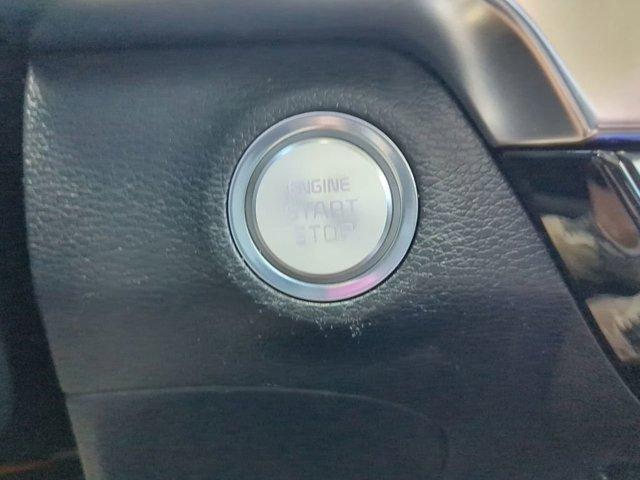 Photo of 2022 Glacial White Pearl Kia Telluride