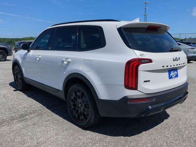Photo of 2022 Glacial White Pearl Kia Telluride
