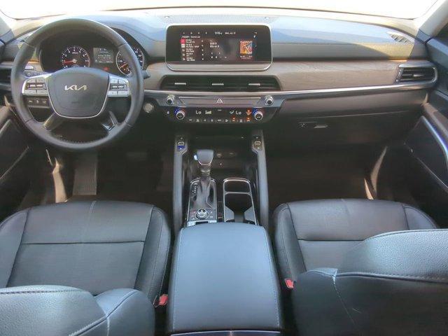 Photo of 2022 Glacial White Pearl Kia Telluride