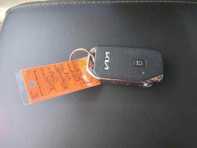 Photo of 2022 Glacial White Pearl Kia Telluride