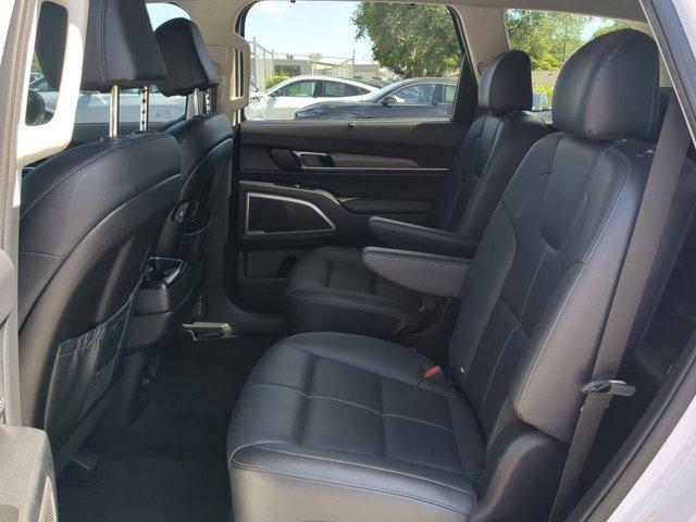 Photo of 2022 Glacial White Pearl Kia Telluride