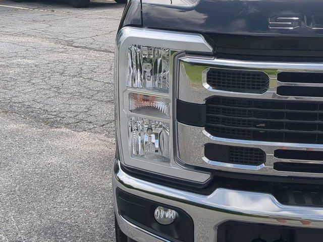 Photo of 2024 Agate Black Metallic Ford F-250