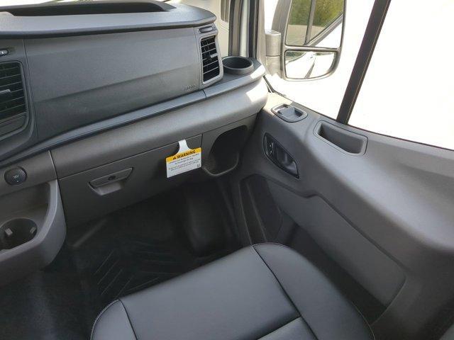 Photo of 2025 Oxford White Ford Transit-250