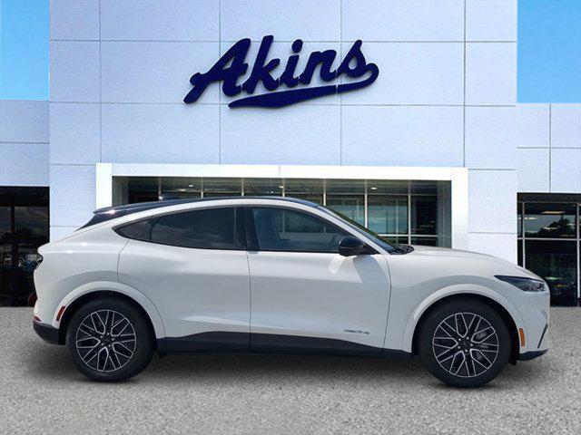 Photo of 2025 Star White Ford Mustang Mach-E