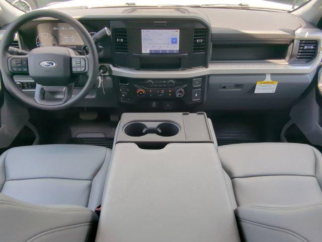 Photo of 2025 Oxford White Ford F-250
