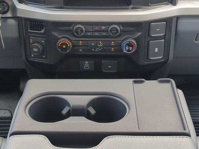 Photo of 2025 Oxford White Ford F-250