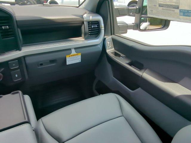 Photo of 2025 Oxford White Ford F-250