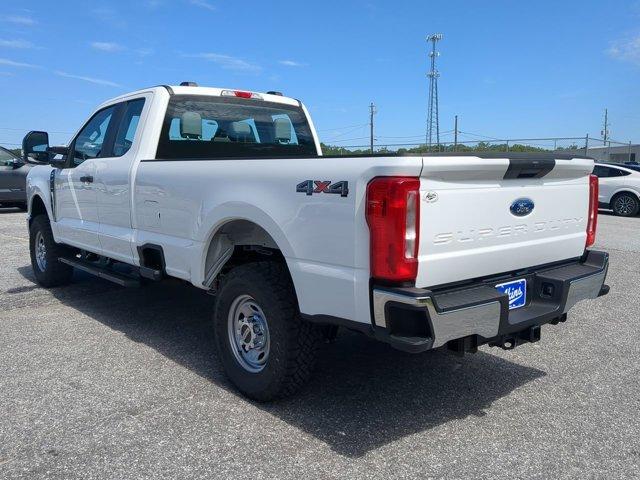 Photo of 2025 Oxford White Ford F-250