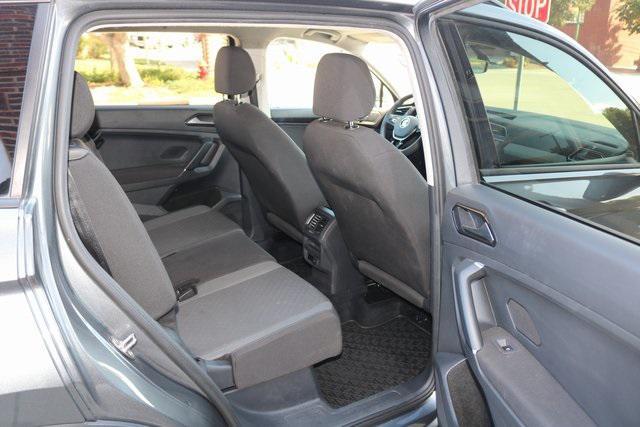 Photo of 2018 Platinum Gray Metallic Volkswagen Tiguan