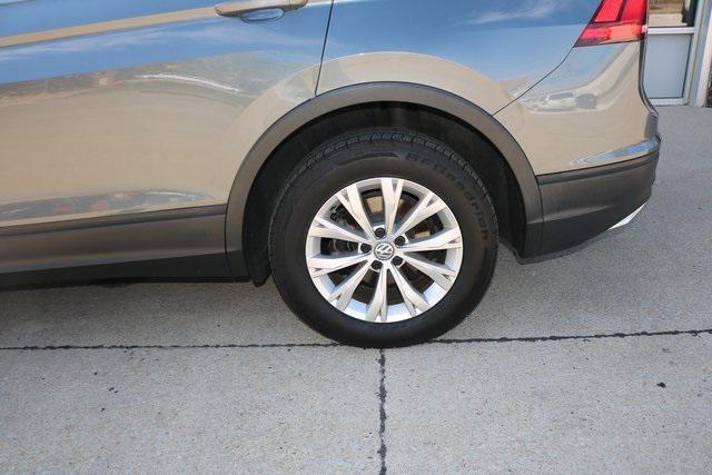 Photo of 2018 Platinum Gray Metallic Volkswagen Tiguan
