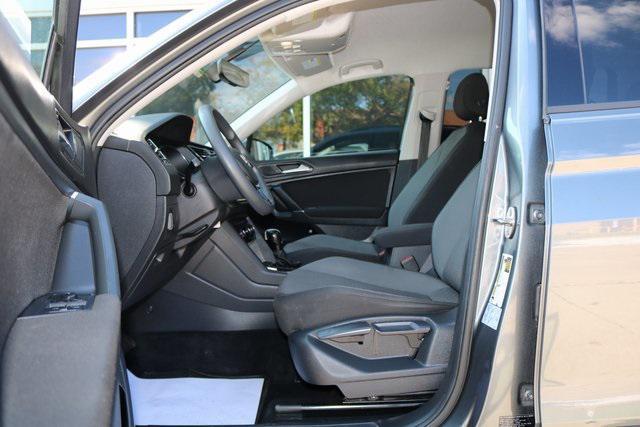 Photo of 2018 Platinum Gray Metallic Volkswagen Tiguan