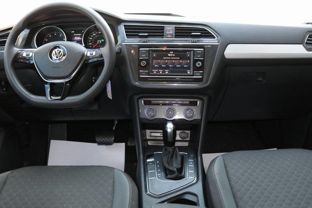 Photo of 2018 Platinum Gray Metallic Volkswagen Tiguan