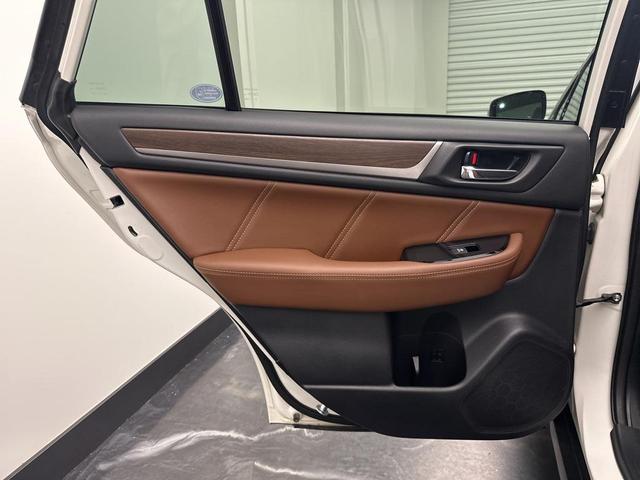 Photo of 2018 Crystal White Pearl Subaru Outback