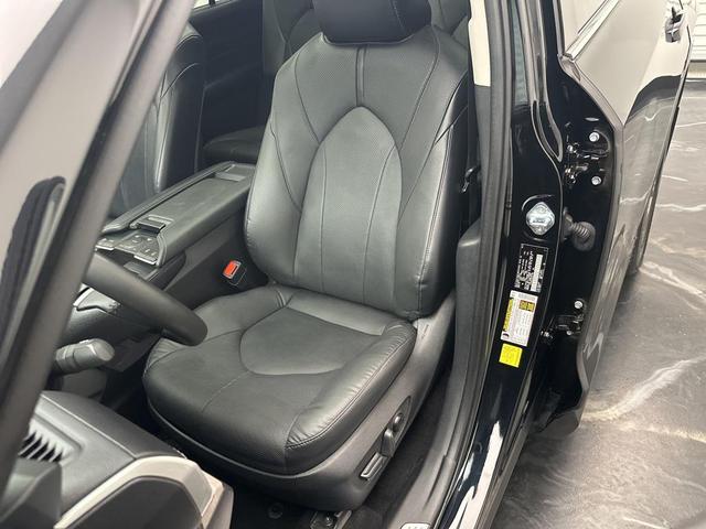 Photo of 2024 Midnight Black Metallic Toyota Grand Highlander