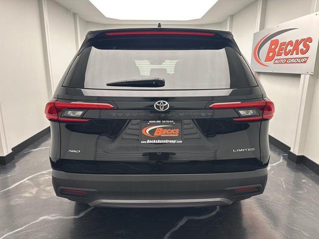 Photo of 2024 Midnight Black Metallic Toyota Grand Highlander