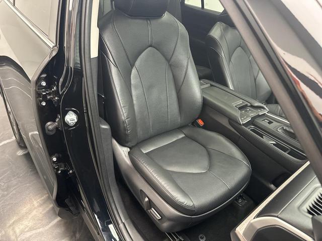 Photo of 2024 Midnight Black Metallic Toyota Grand Highlander
